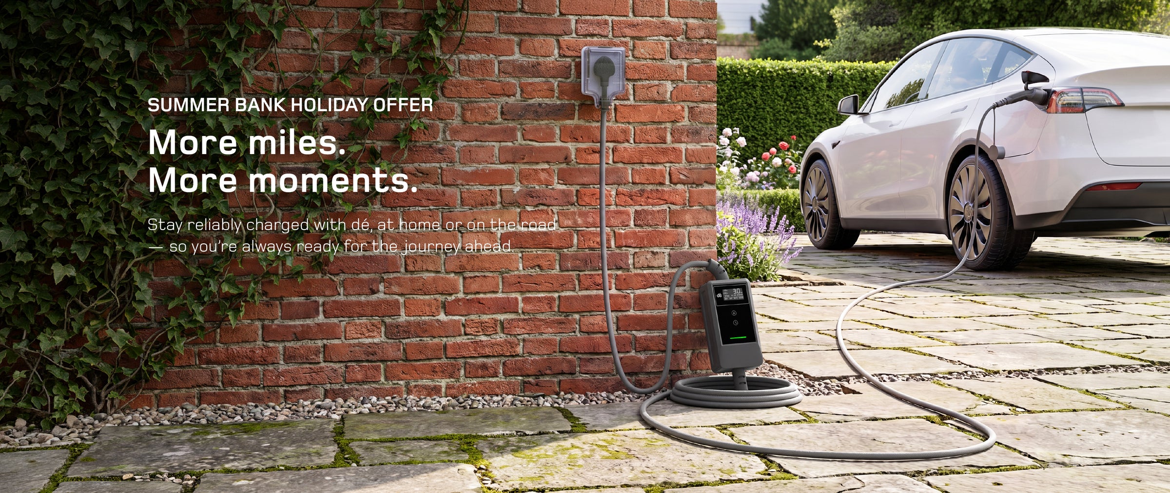dé EV charger powering a car at home during the Summer Bank Holiday
